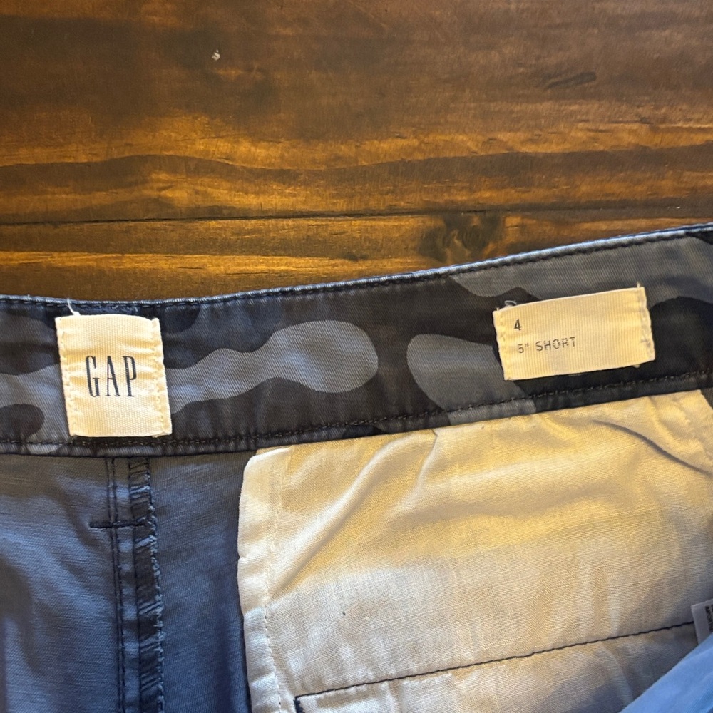 Gap 5” blue Camo Shorts 4 - Picture 2 of 4